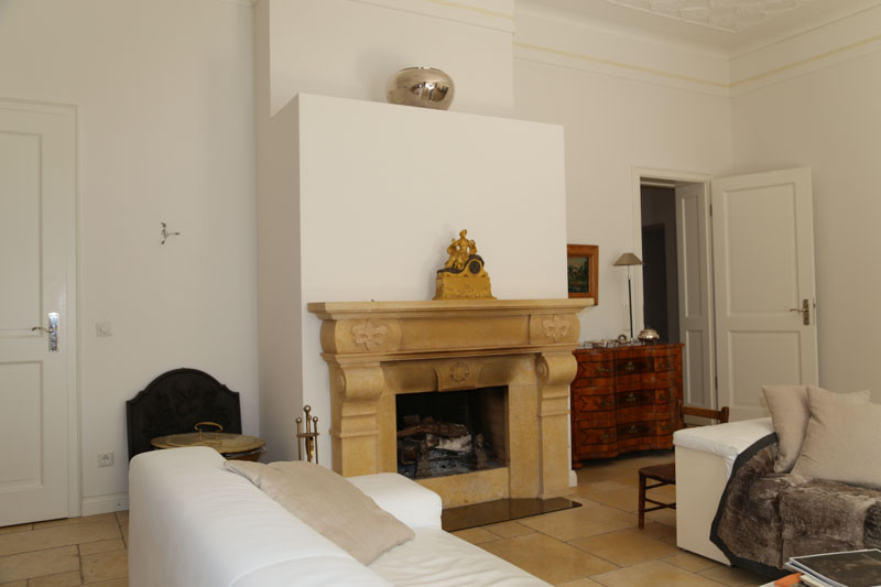 Wohnbereich mit Blick zum Kamin Altbau-Wohnung, Muenchen-Solln, Prinz-Ludwigs-Hoehe, Eigentumswohnung, Villenkolonie, Terrasse, Park, Denkmalschutz, Isarufer, Stuck, Gästezimmer, Bibliothek, Tiefgarage, Apartment