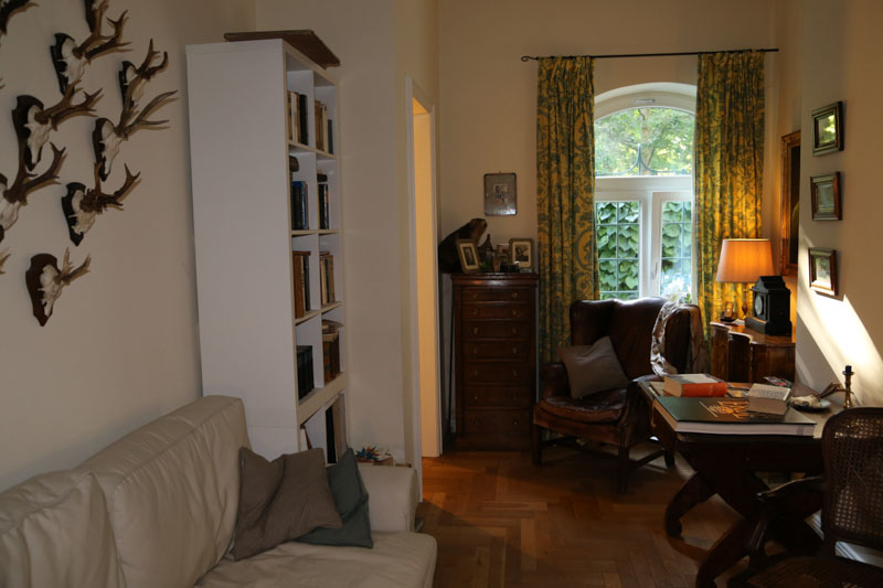 Gäste/Bilbliothek Altbau-Wohnung, Muenchen-Solln, Prinz-Ludwigs-Hoehe, Eigentumswohnung, Villenkolonie, Terrasse, Park, Denkmalschutz, Isarufer, Stuck, Gästezimmer, Bibliothek, Tiefgarage, Apartment