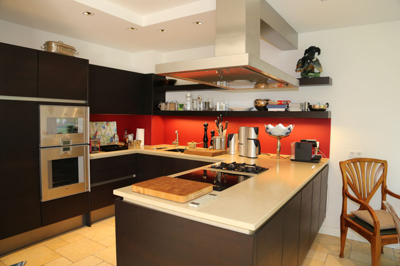 Küche Altbau-Wohnung, Muenchen-Solln, Prinz-Ludwigs-Hoehe, Eigentumswohnung, Villenkolonie, Terrasse, Park, Denkmalschutz, Isarufer, Stuck, Gästezimmer, Bibliothek, Tiefgarage, Apartment