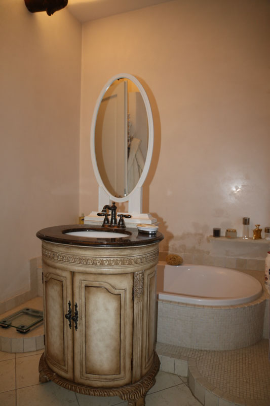 Bäder Altbau-Wohnung, Muenchen-Solln, Prinz-Ludwigs-Hoehe, Eigentumswohnung, Villenkolonie, Terrasse, Park, Denkmalschutz, Isarufer, Stuck, Gästezimmer, Bibliothek, Tiefgarage, Apartment