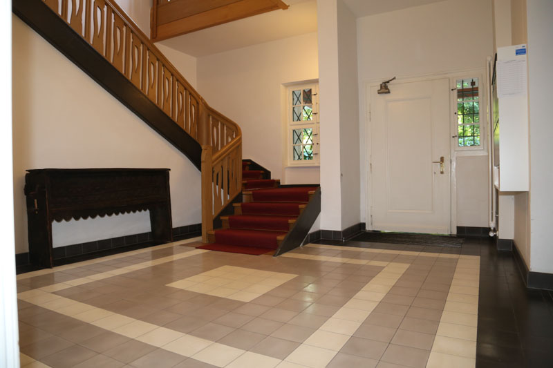 Hausflur Altbau-Wohnung, Muenchen-Solln, Prinz-Ludwigs-Hoehe, Eigentumswohnung, Villenkolonie, Terrasse, Park, Denkmalschutz, Isarufer, Stuck, Gästezimmer, Bibliothek, Tiefgarage, Apartment